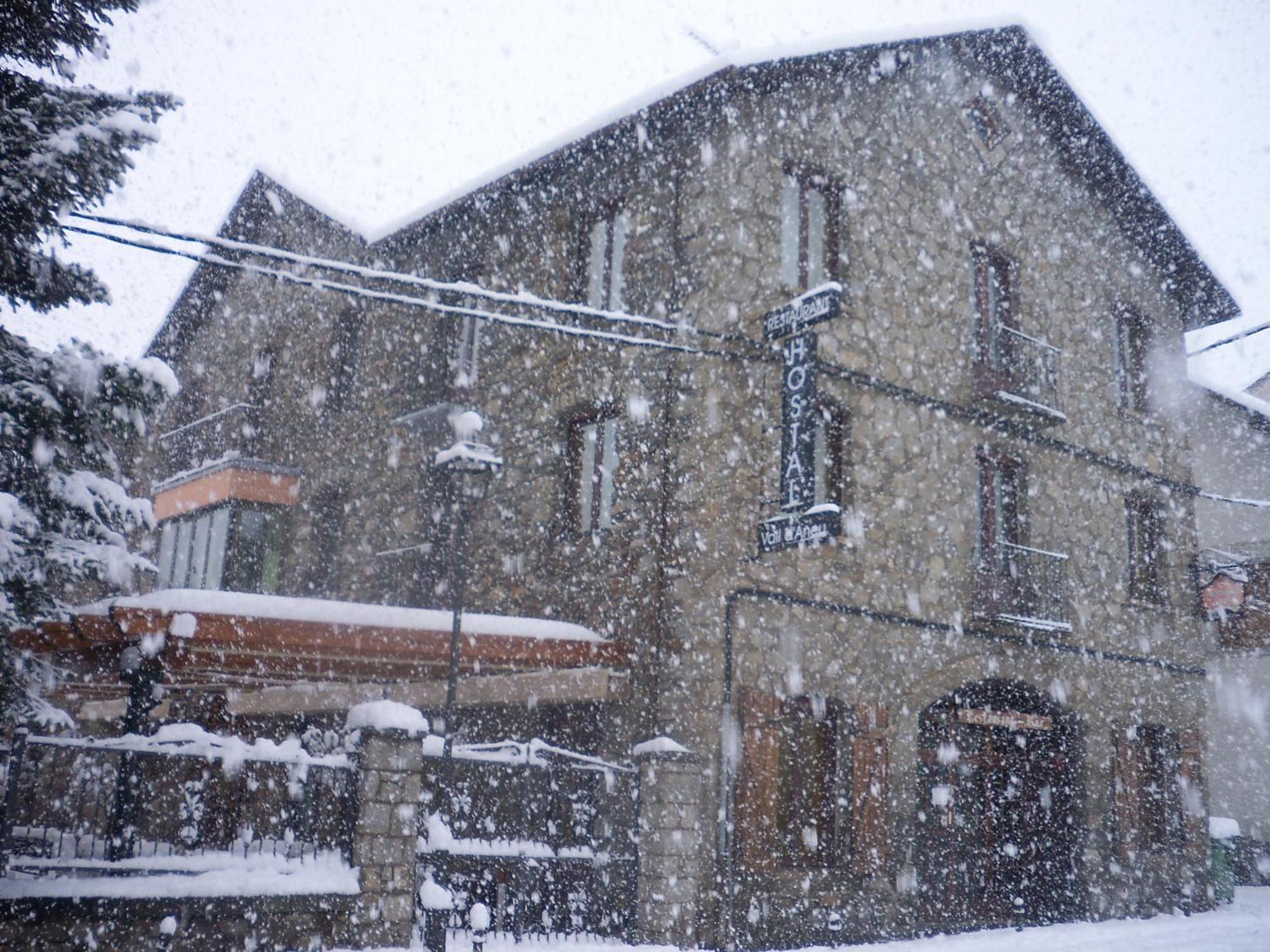 Hostal Vall D'Aneu By Arcas & Sambola เอสเตร์รี ดาเนว ภายนอก รูปภาพ