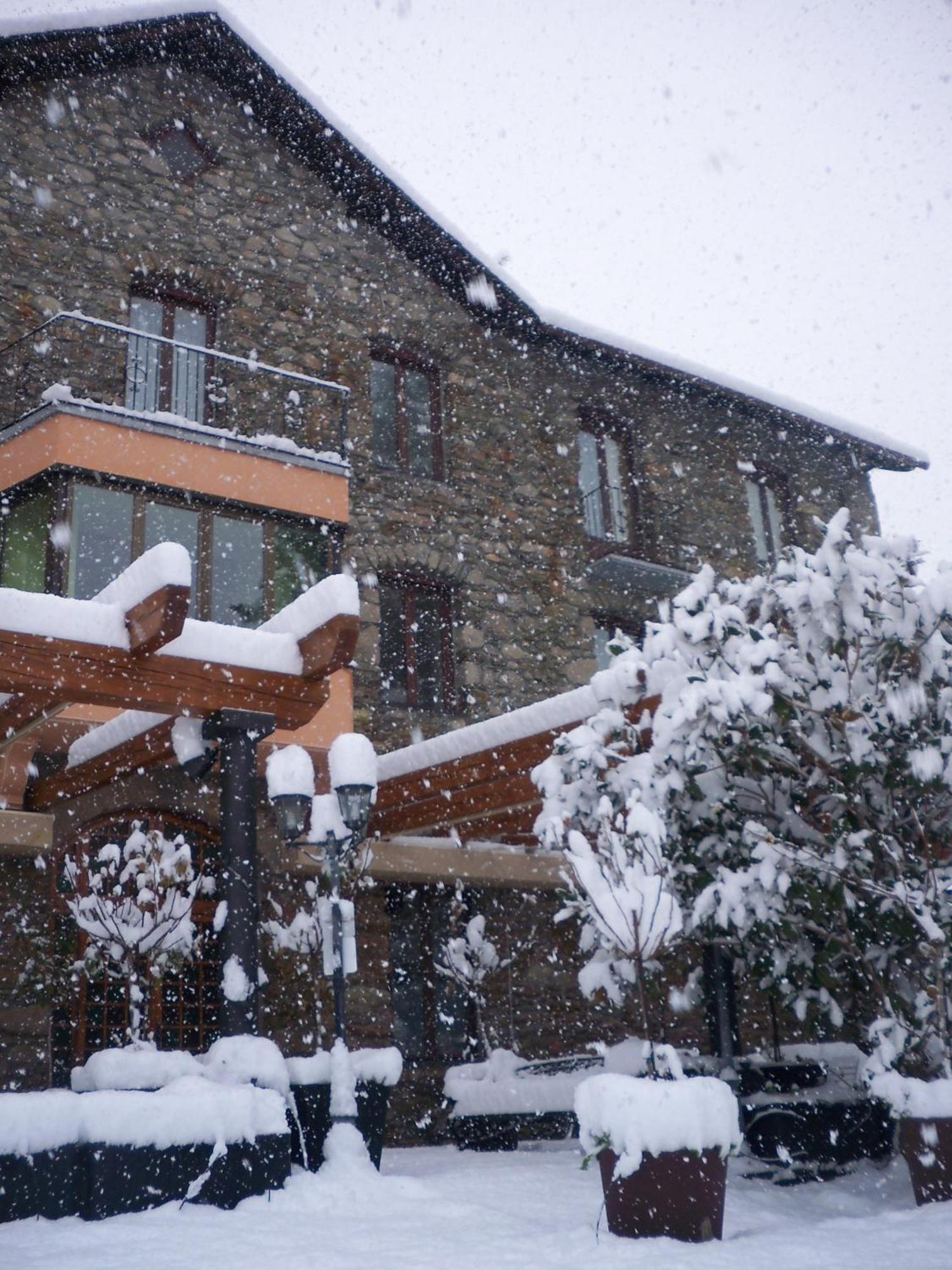 Hostal Vall D'Aneu By Arcas & Sambola เอสเตร์รี ดาเนว ภายนอก รูปภาพ