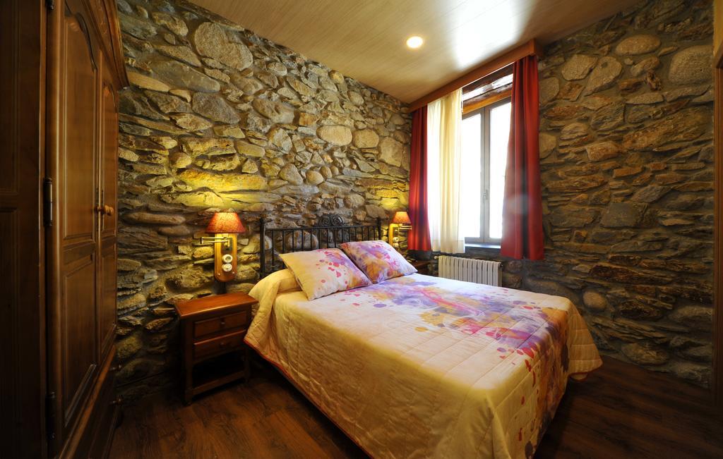 Hostal Vall D'Aneu By Arcas & Sambola เอสเตร์รี ดาเนว ภายนอก รูปภาพ