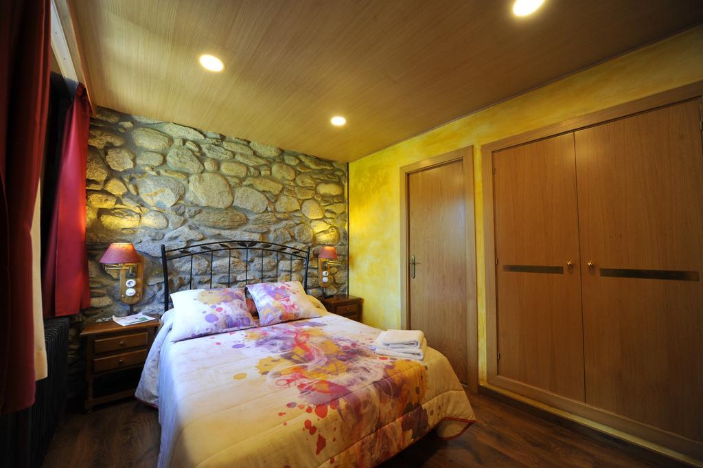 Hostal Vall D'Aneu By Arcas & Sambola เอสเตร์รี ดาเนว ภายนอก รูปภาพ