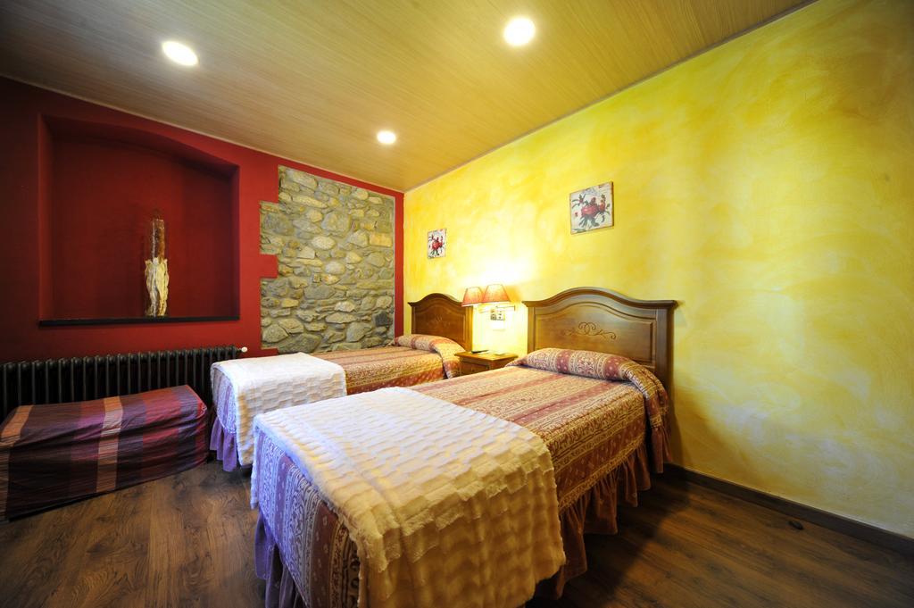 Hostal Vall D'Aneu By Arcas & Sambola เอสเตร์รี ดาเนว ภายนอก รูปภาพ