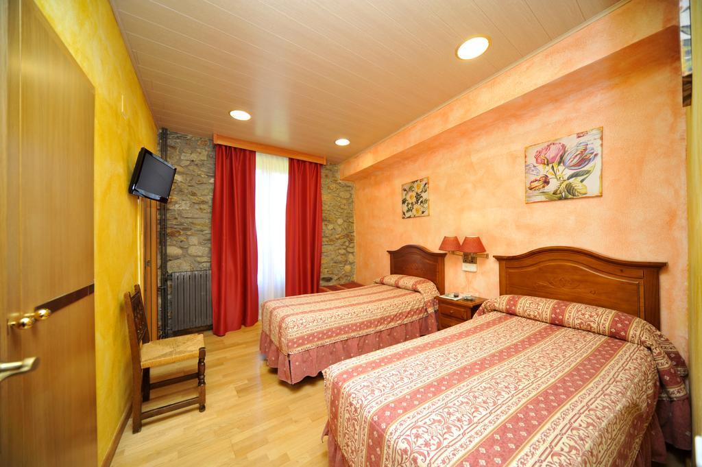 Hostal Vall D'Aneu By Arcas & Sambola เอสเตร์รี ดาเนว ภายนอก รูปภาพ