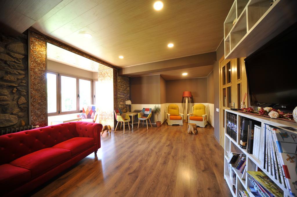 Hostal Vall D'Aneu By Arcas & Sambola เอสเตร์รี ดาเนว ภายนอก รูปภาพ