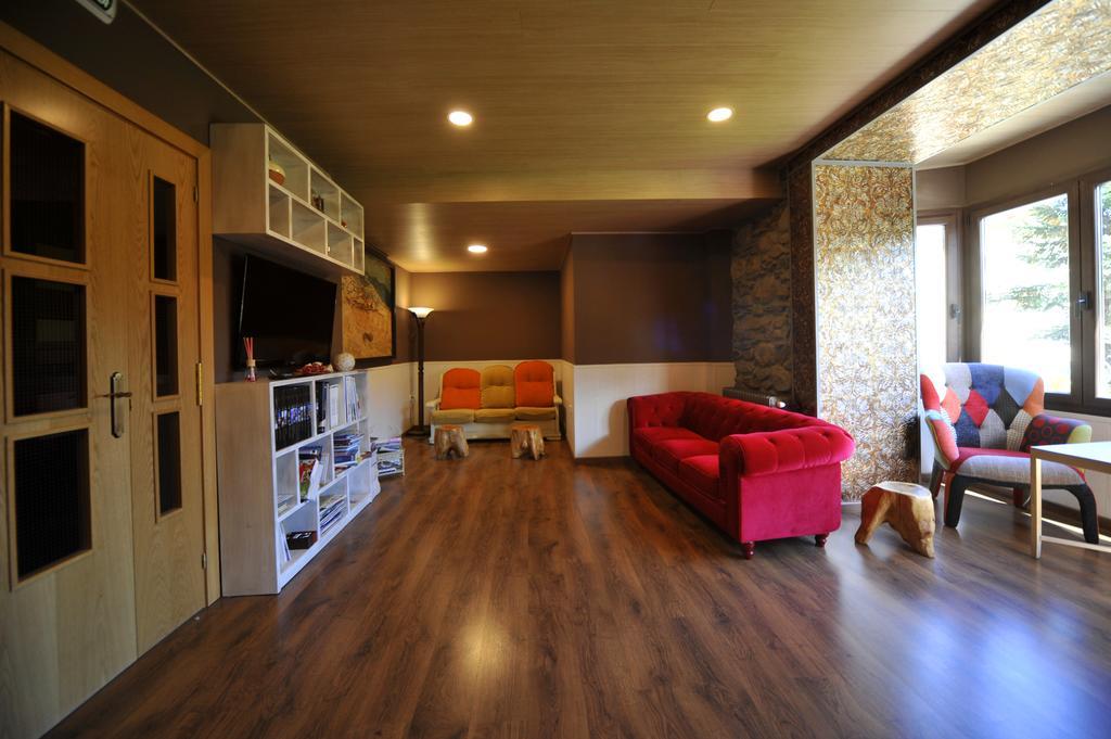 Hostal Vall D'Aneu By Arcas & Sambola เอสเตร์รี ดาเนว ภายนอก รูปภาพ