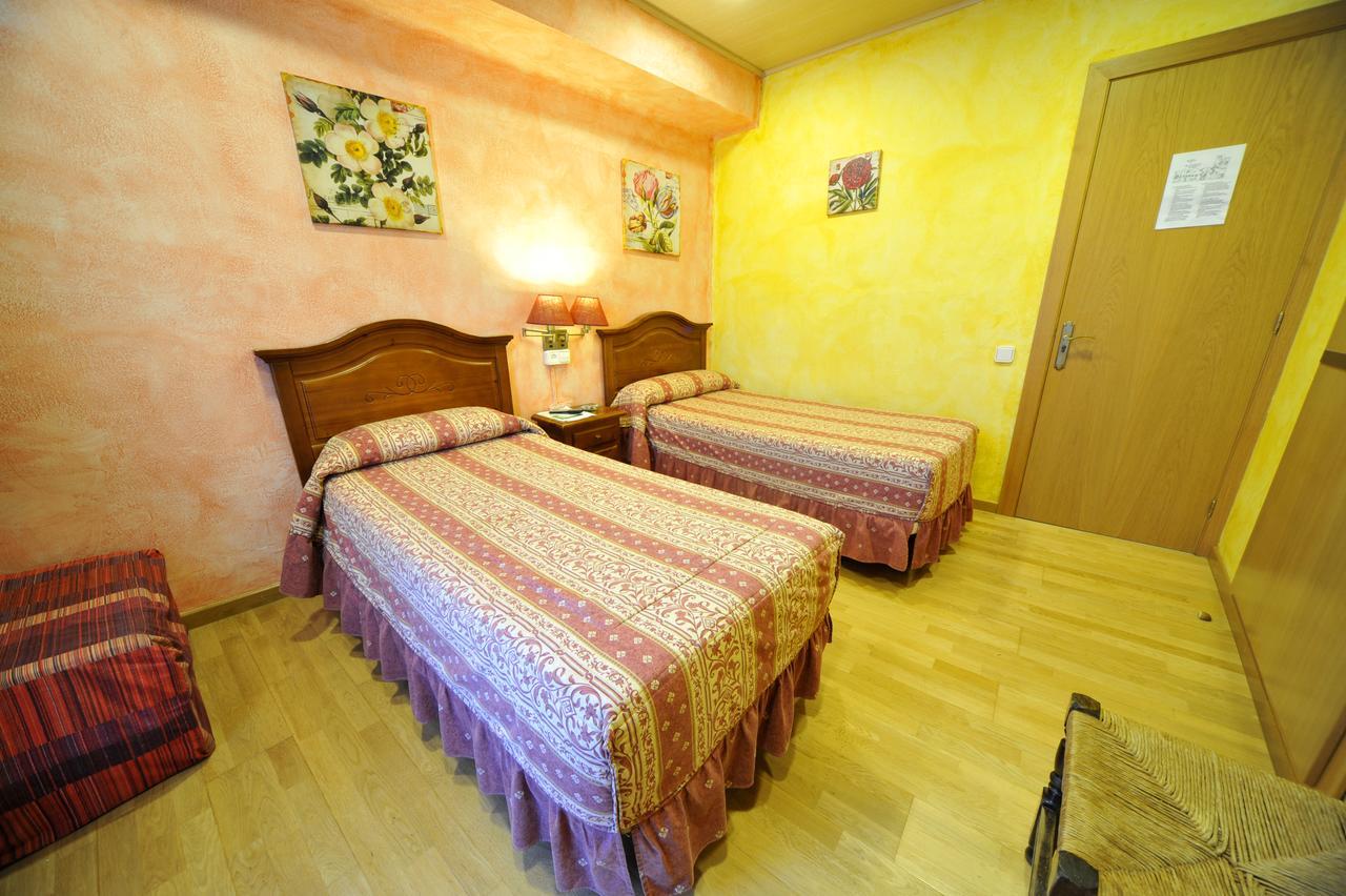 Hostal Vall D'Aneu By Arcas & Sambola เอสเตร์รี ดาเนว ภายนอก รูปภาพ