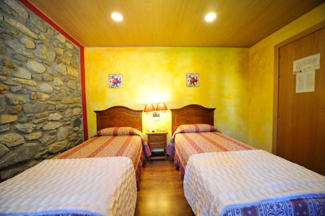 Hostal Vall D'Aneu By Arcas & Sambola เอสเตร์รี ดาเนว ภายนอก รูปภาพ